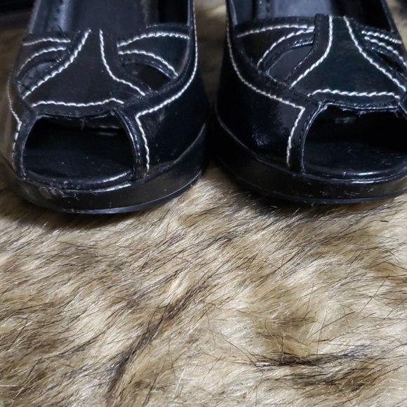 Chinese Laundry Black Peek Toe 4" Heels 9M - Picture 3 of 8